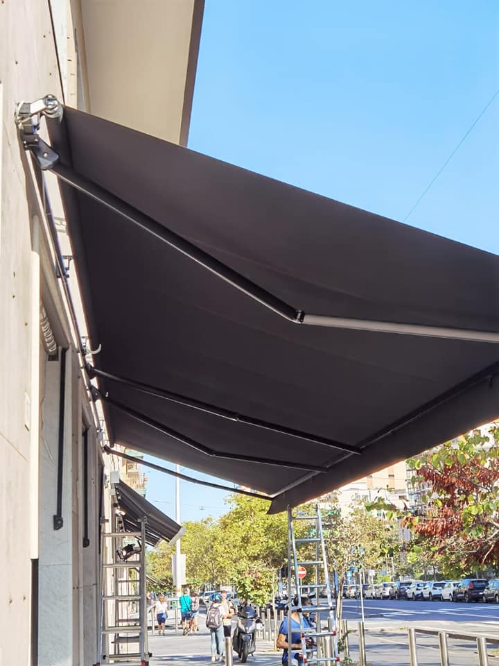 Tenda da sole motorizzata a cassonetto integrale