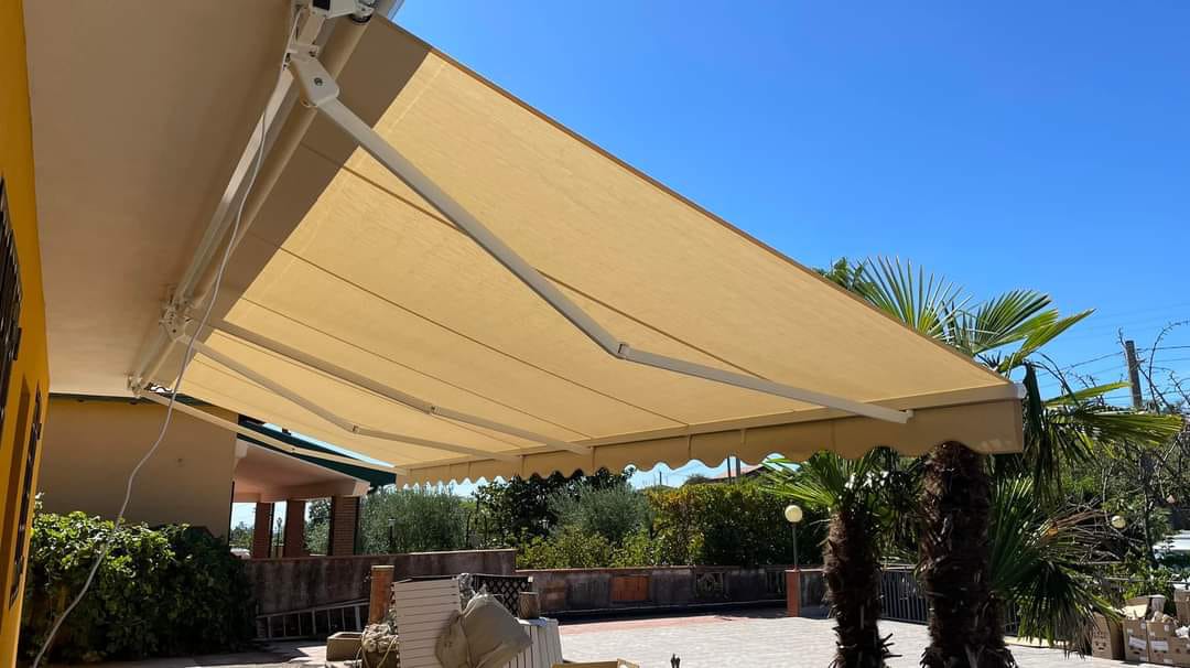 Tenda da sole a bracci estensibili
