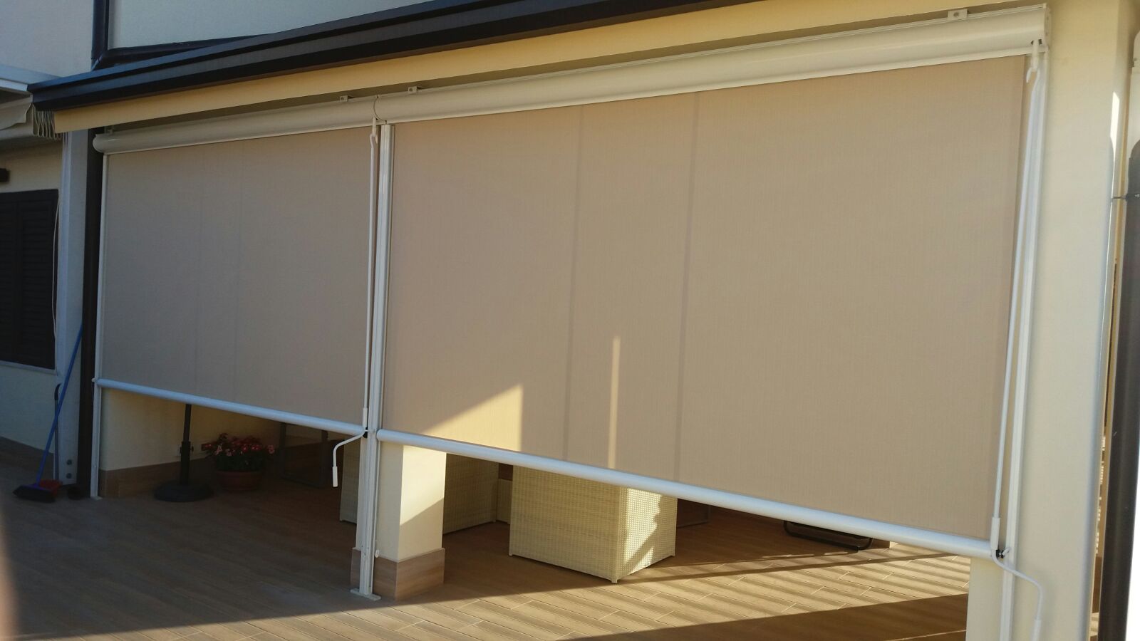 Tenda a rullo verticale per esterni