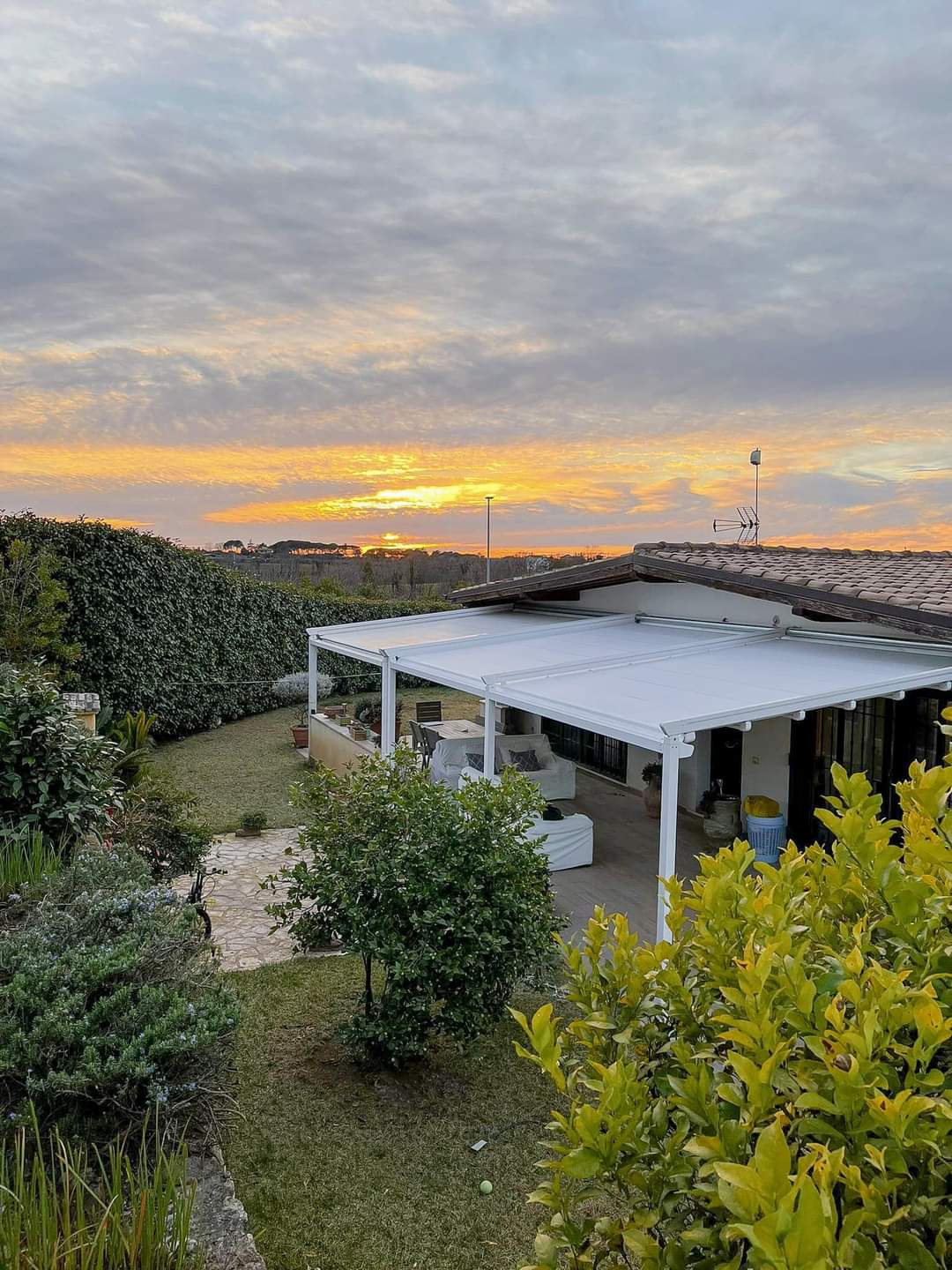 Pergola bioclimatica in alluminio