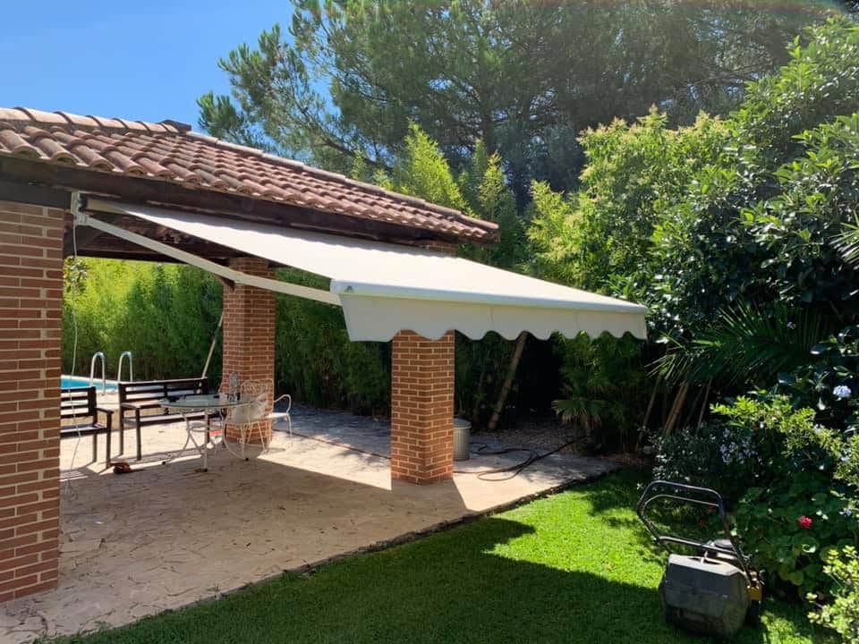 Tenda da sole retrattile