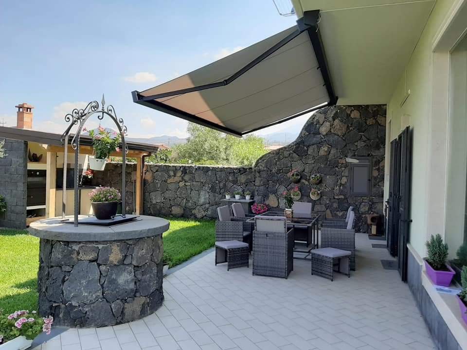 Tenda da sole a bracci cassonata