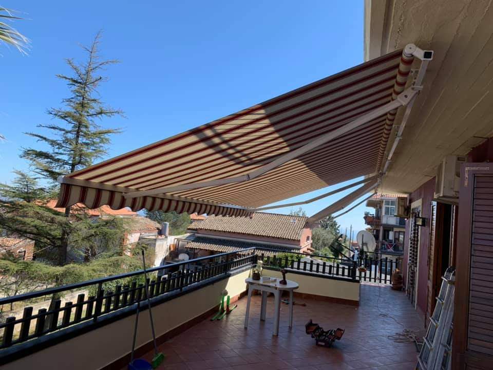 Tenda da sole a bracci estensibili