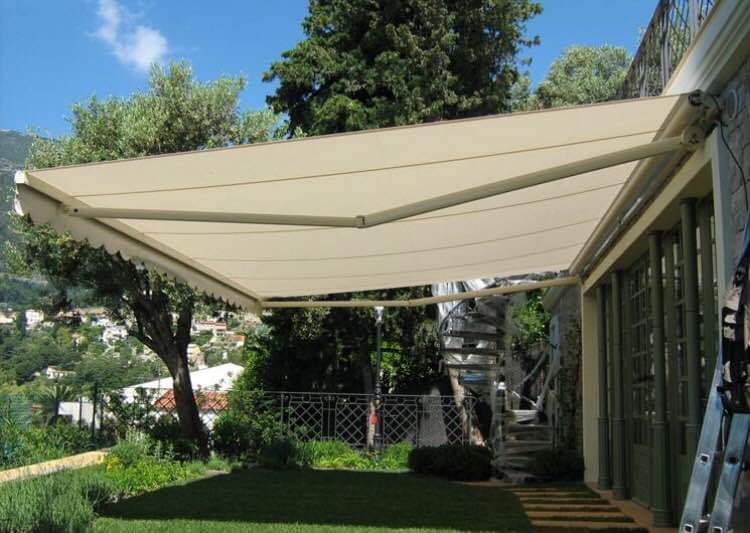 Tenda da sole a bracci estensibili