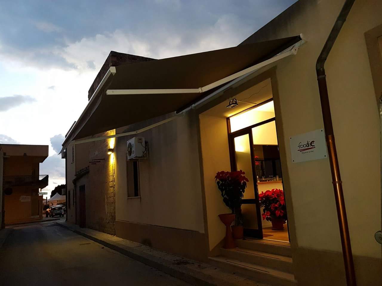 Tenda da sole a bracci estensibili