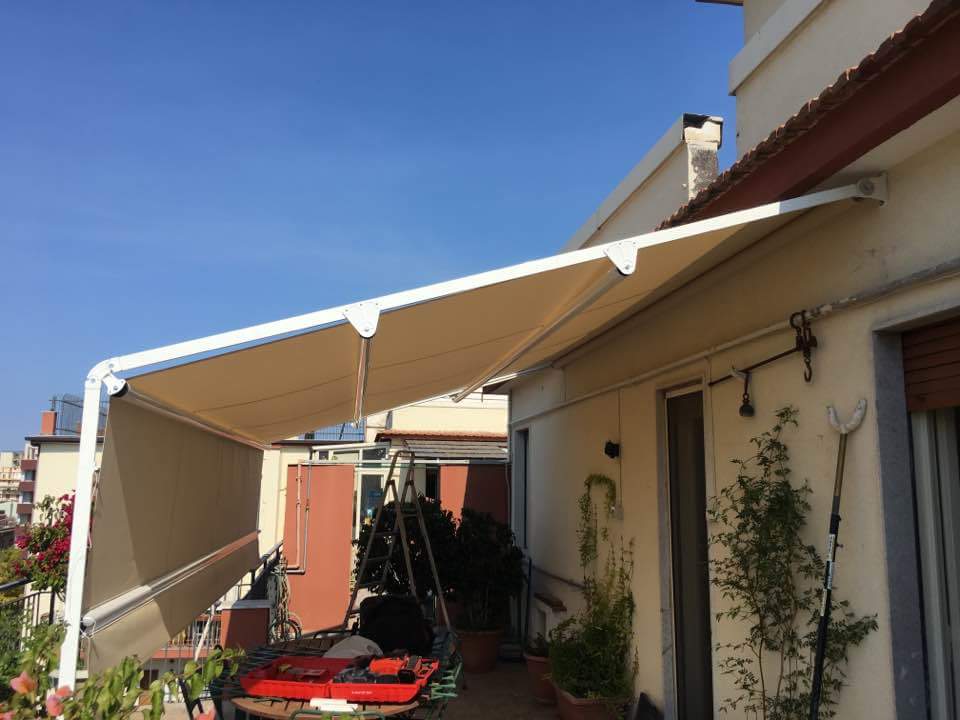 Tenda da sole a bracci estensibili